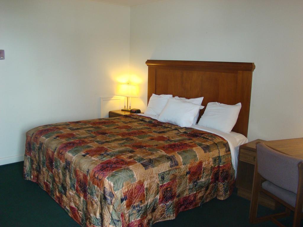 Aderi Hotel Near Bucknell University Lewisburg Room photo