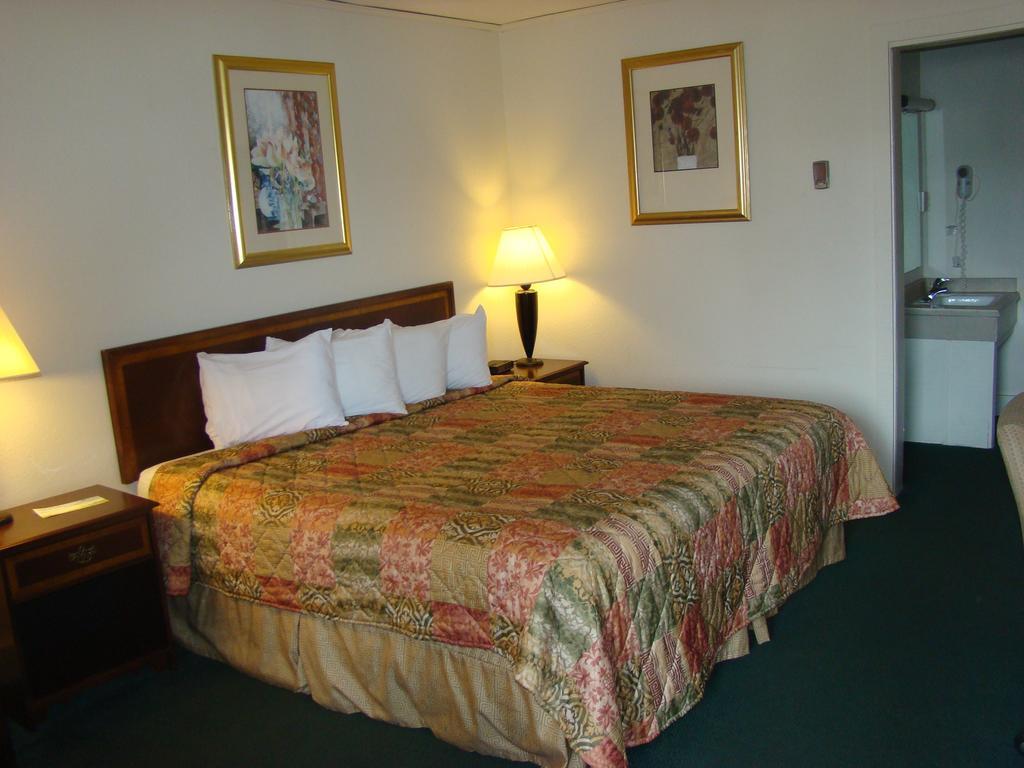 Aderi Hotel Near Bucknell University Lewisburg Room photo