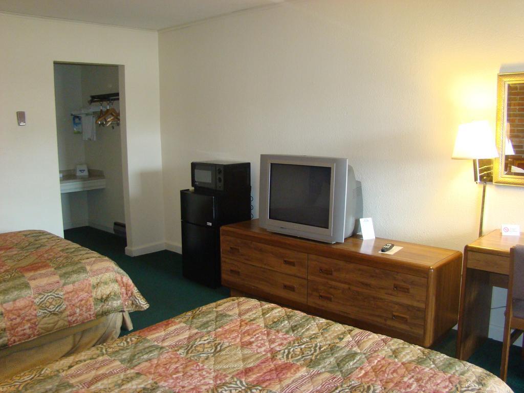 Aderi Hotel Near Bucknell University Lewisburg Room photo